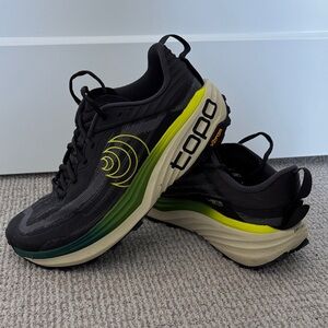 Mens Topo Vista running shoes